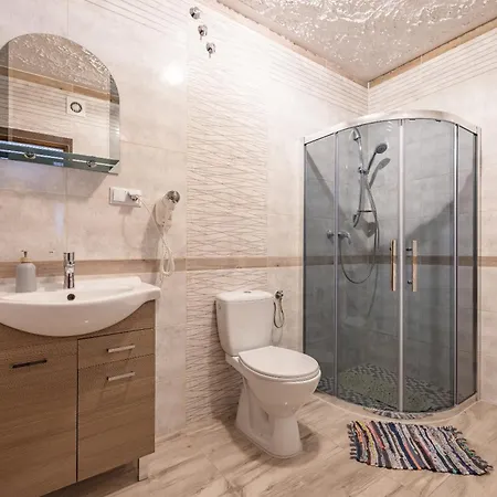 مزرعة للإقامة U Marii & Mariana Leśnica